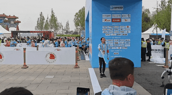 次机器人赛跑比汽车飞机火车都要强j9九游会(中国)网站人类第一(图8)
