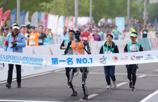 次机器人赛跑比汽车飞机火车都要强j9九游会(中国)网站人类第一(图13)